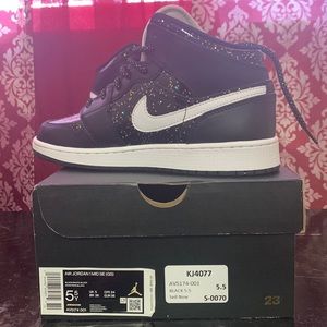 New Air Jordan never worn size 5 and a half youth